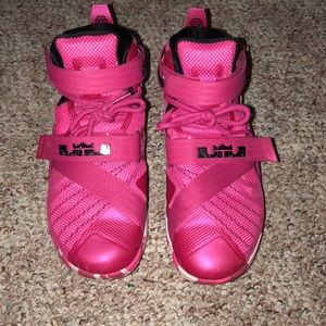 Nike Lebron Soldier IX shoes